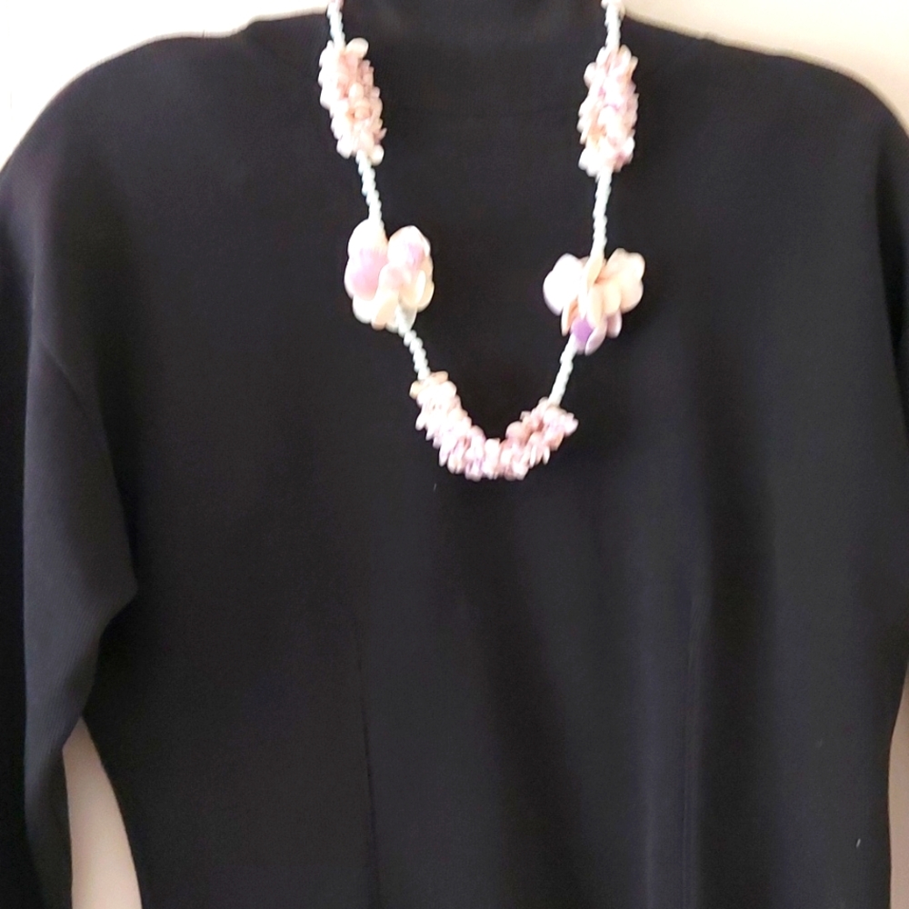 Woman shell and bead necklace, no brand, made on India, big and chunky,